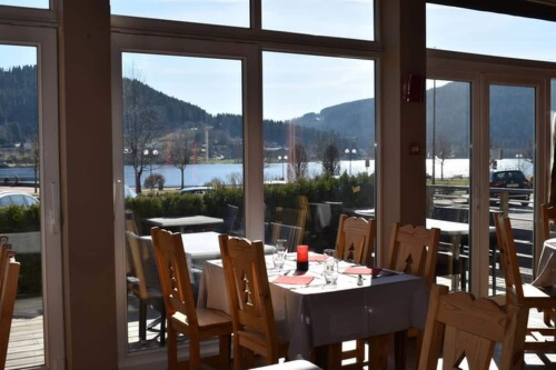 Tägliches Frühstücksbuffet (17 EUR pro Person)