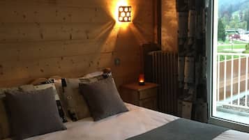 Decoración personalizada, muebles diferentes y cortinas blackout