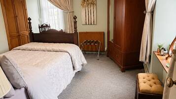 House, 4 Bedrooms | 4 bedrooms, premium bedding, down comforters, individually decorated