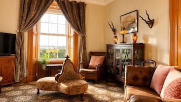 House, 4 Bedrooms | Living area
