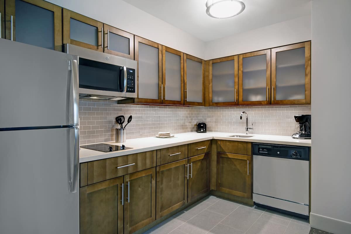 Pillowtop beds, in-room safe, desk, laptop workspace