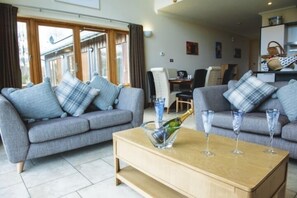 Villa (Garioch Lodge) | Living room | Flat-screen TV - Clovenstone Lodges (Inverurie)