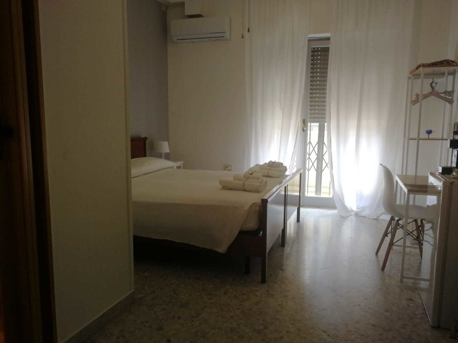 Foto - Gatto Bianco Picone 19