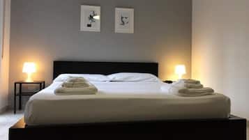 Escrivaninha, berços (sobretaxa), Wi-Fi de cortesia, roupa de cama