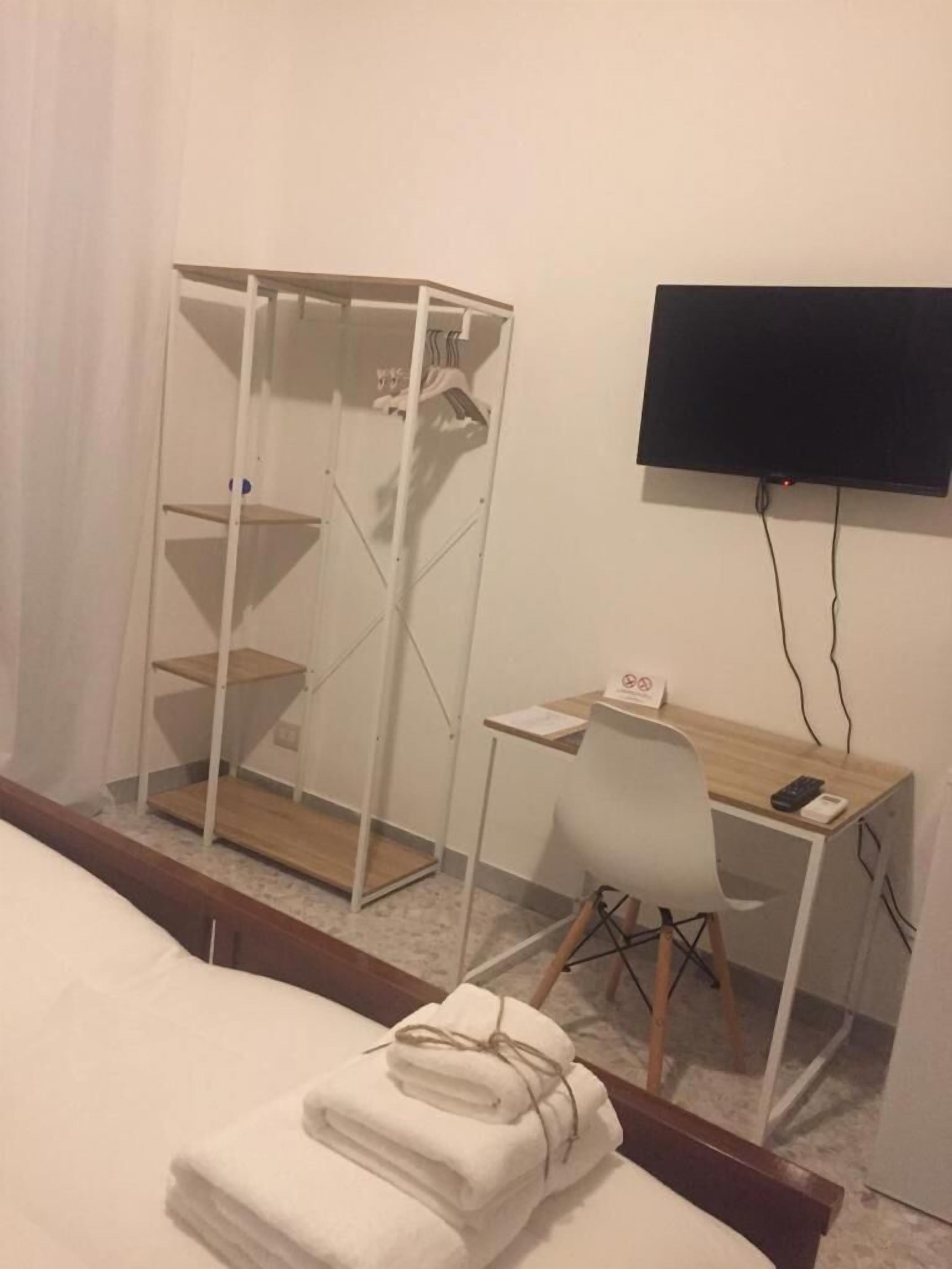 Foto - Gatto Bianco Picone 19