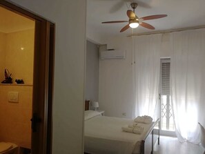 Shower, hair dryer, towels, soap - Gatto Bianco Picone 19 (Bari)