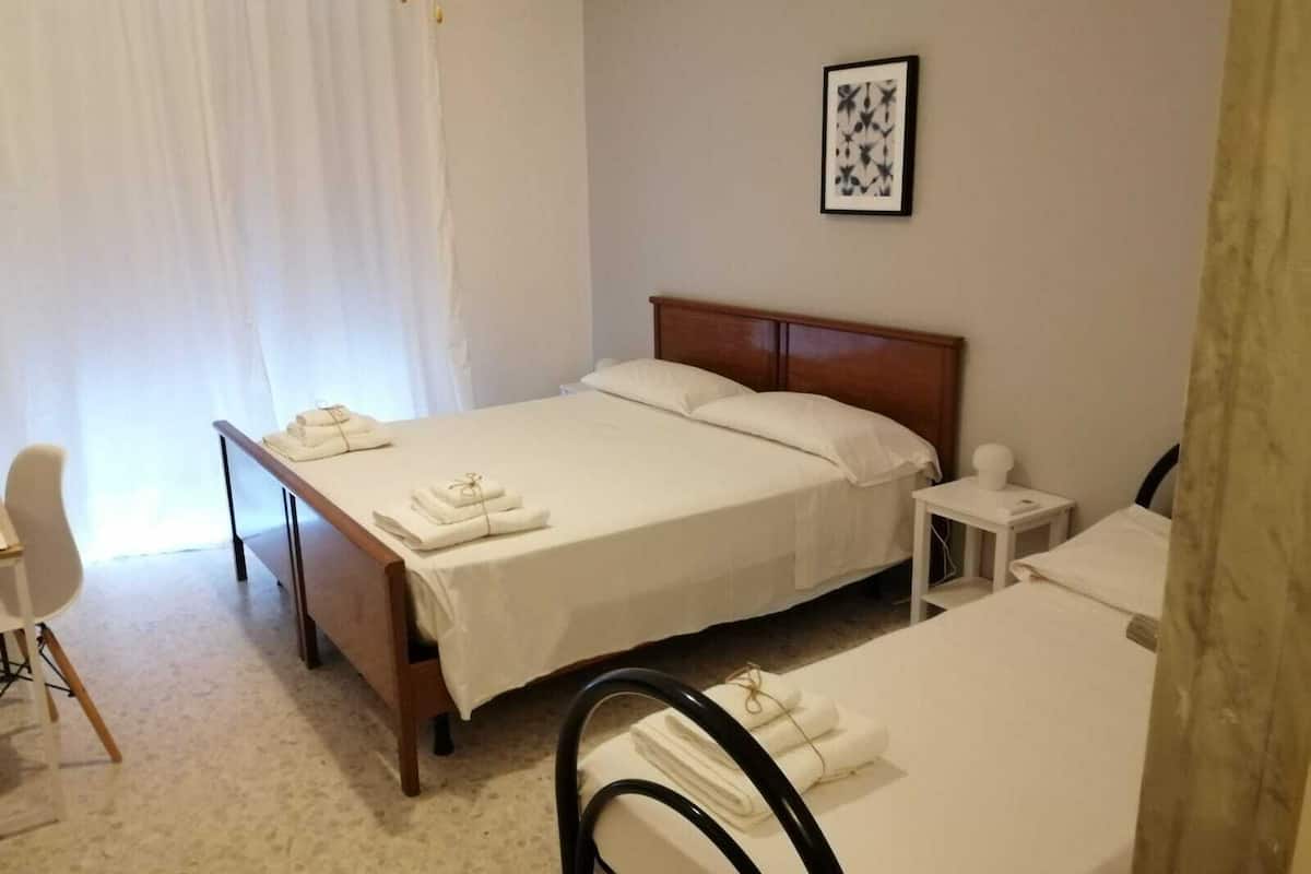 Desk, cribs/infant beds, free WiFi, bed sheets