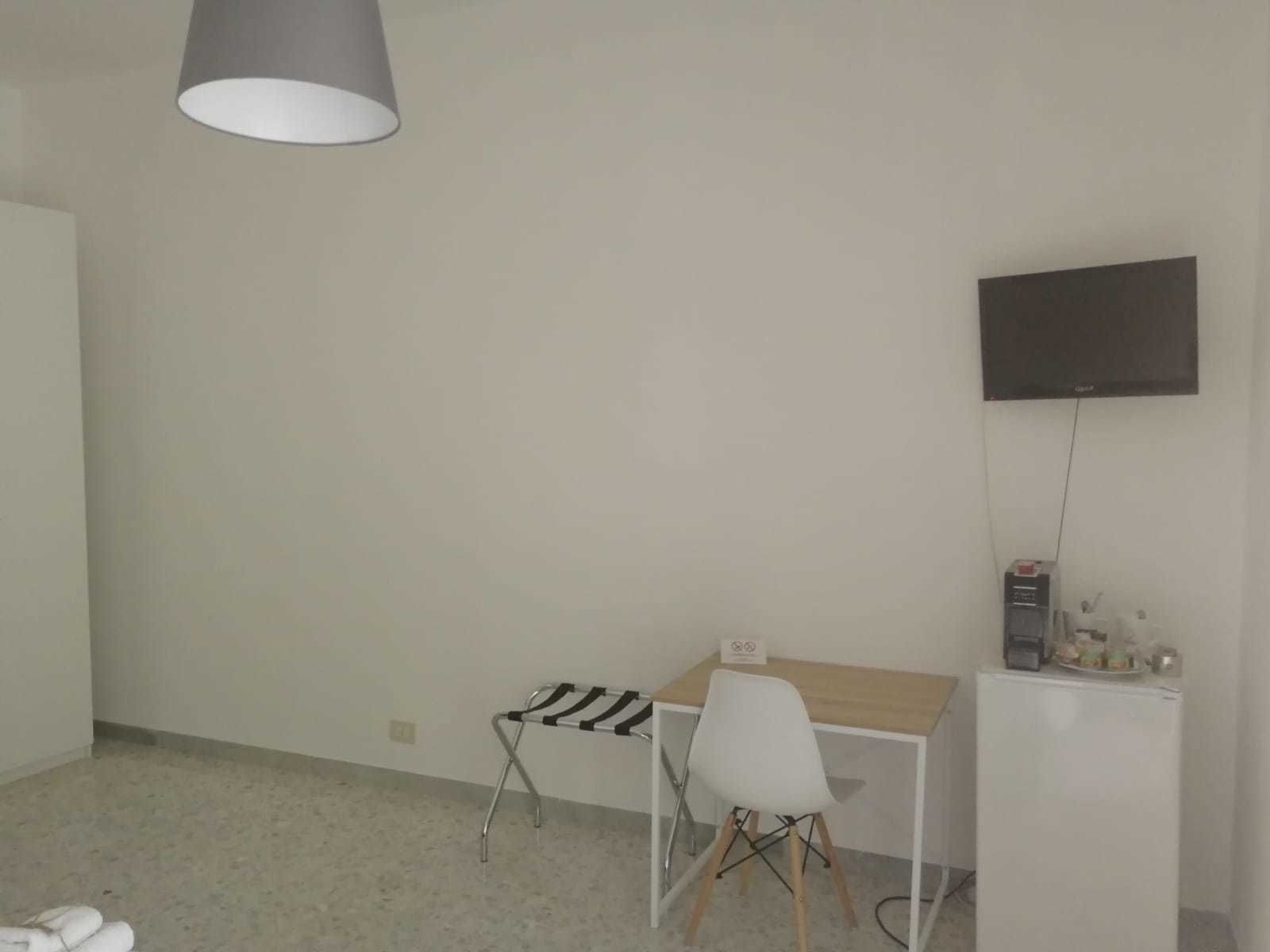 Foto - Gatto Bianco Picone 19