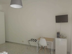 Television - Gatto Bianco Picone 19 (Bari)