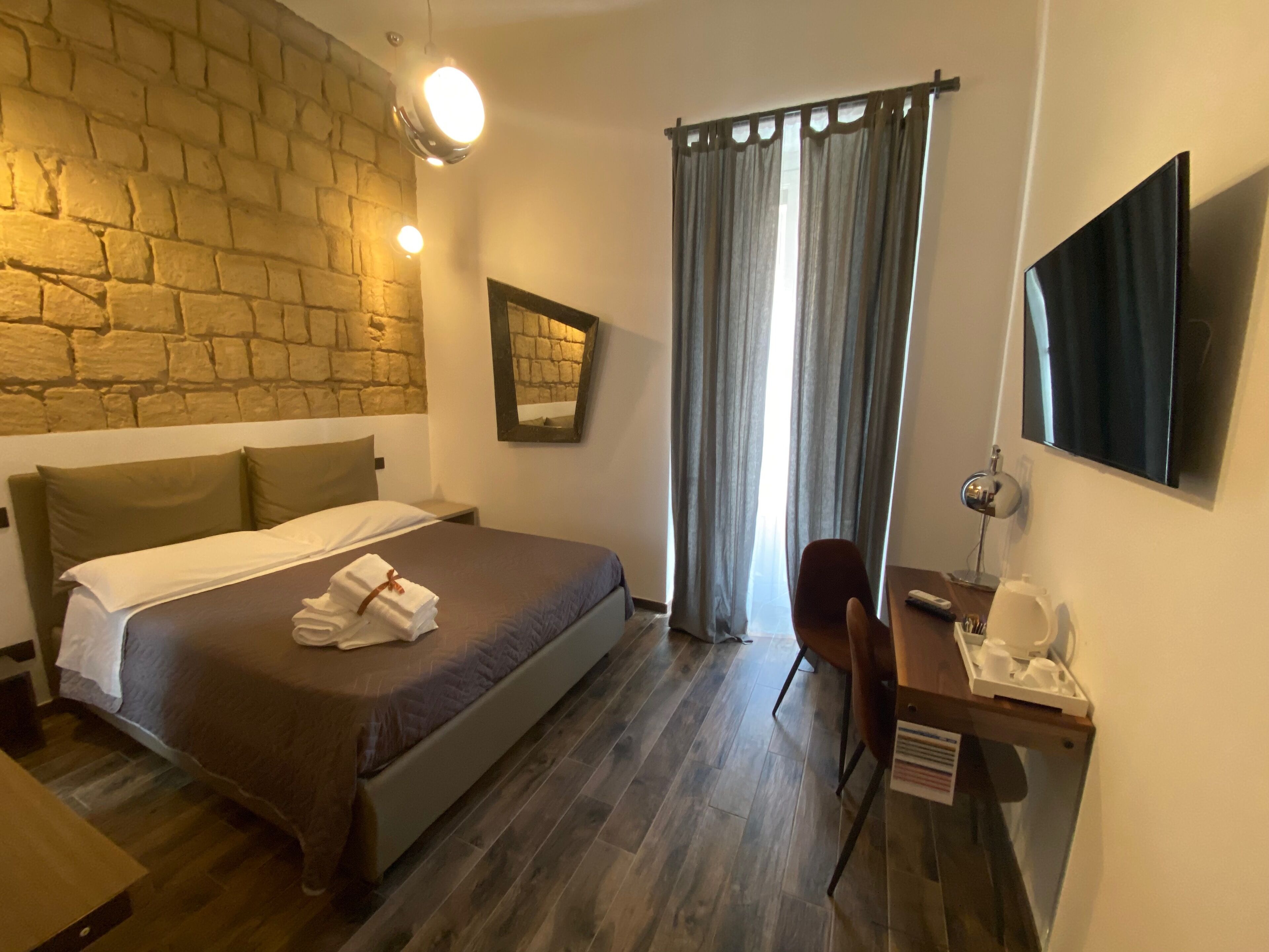 双人房, 阳台 | 迷你吧、办公桌、遮光窗帘、隔音