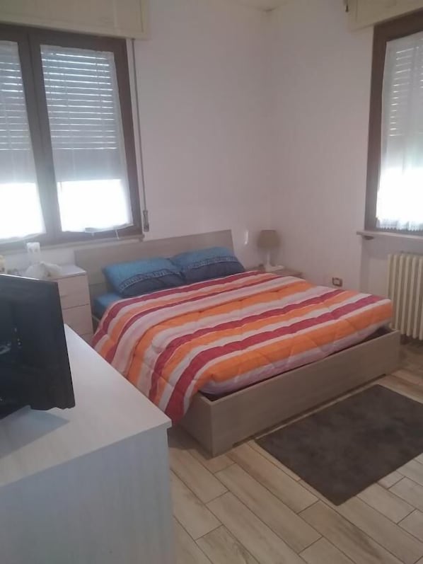 Minibar, desk, iron/ironing board, free WiFi