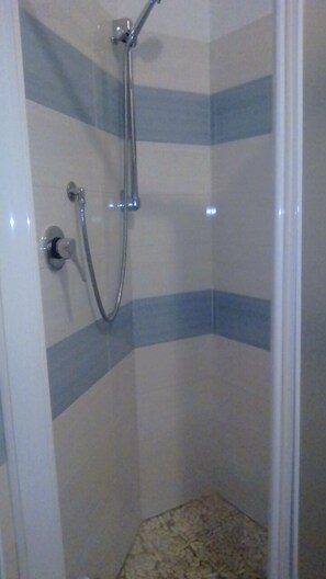 Room, Private Bathroom (External) | Bathroom shower - La Casa di Edoardo (Vercelli)
