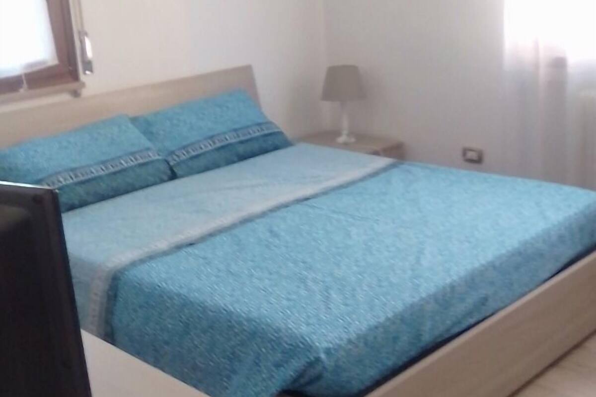 Double Room, Ensuite | Minibar, desk, iron/ironing board, WiFi (free)