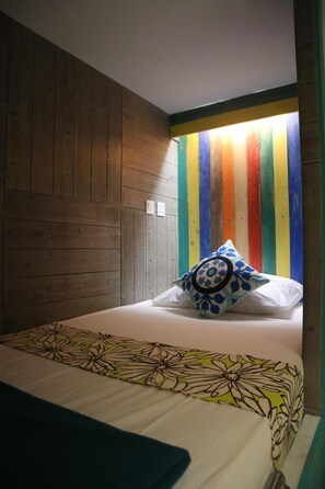 Soundproofing, free WiFi, bed sheets - Write Hostel (Penida Island)