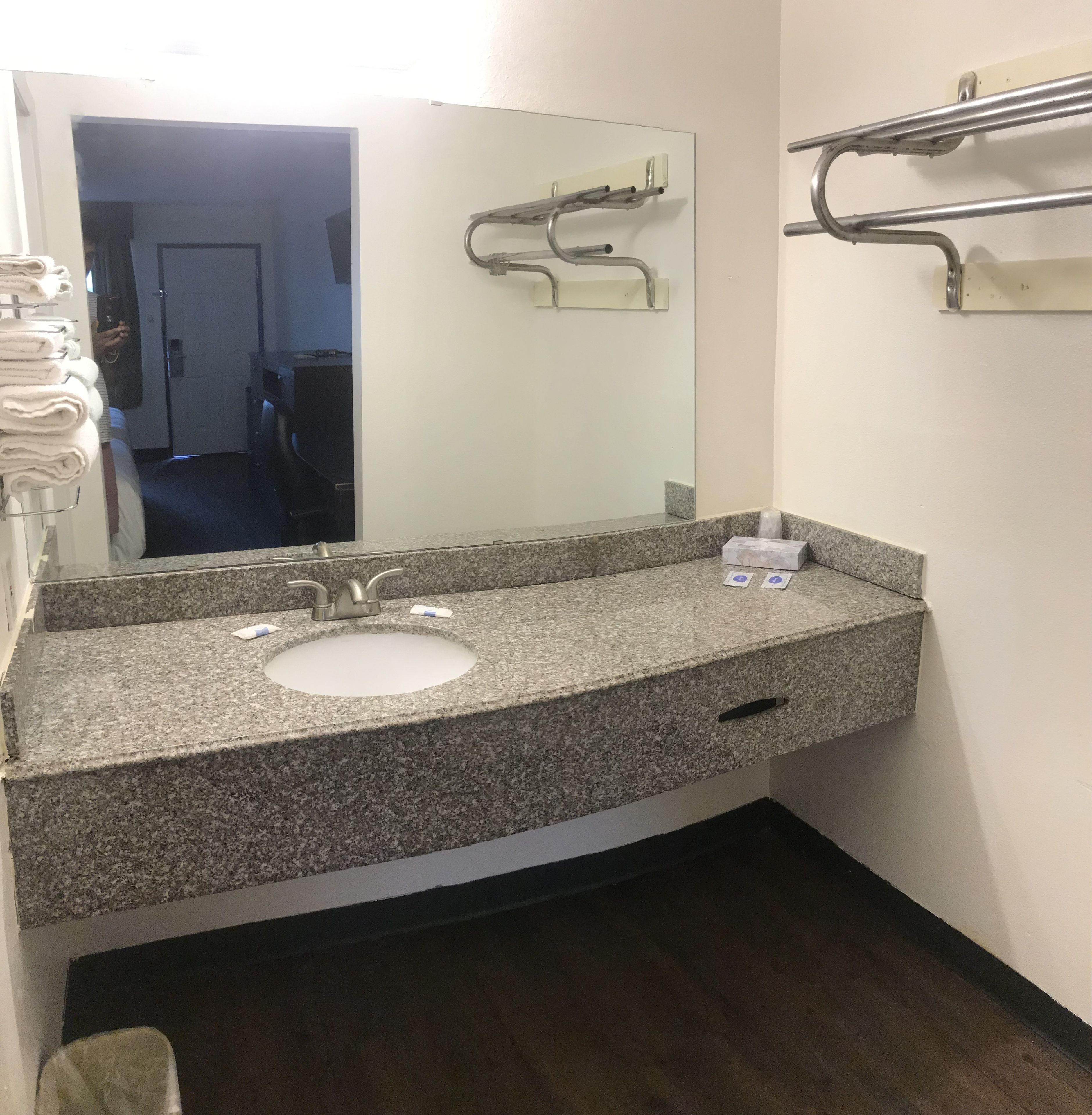 Basic Double Room | Living room | TV