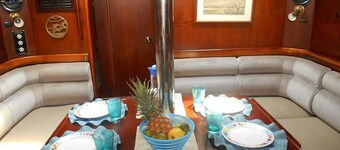 Moody 41 by Veleros Colombia