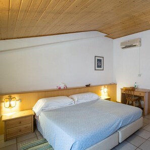 Habitación doble | Escritorio, wifi gratis y ropa de cama 