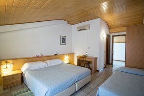 Triple Room | Desk, free WiFi, bed sheets - Albergo Al Bottegon (Tricesimo)
