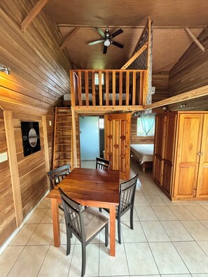 小屋 | 起居区 | 液晶电视