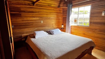 Cabin | 2 bedrooms, premium bedding, laptop workspace, free WiFi