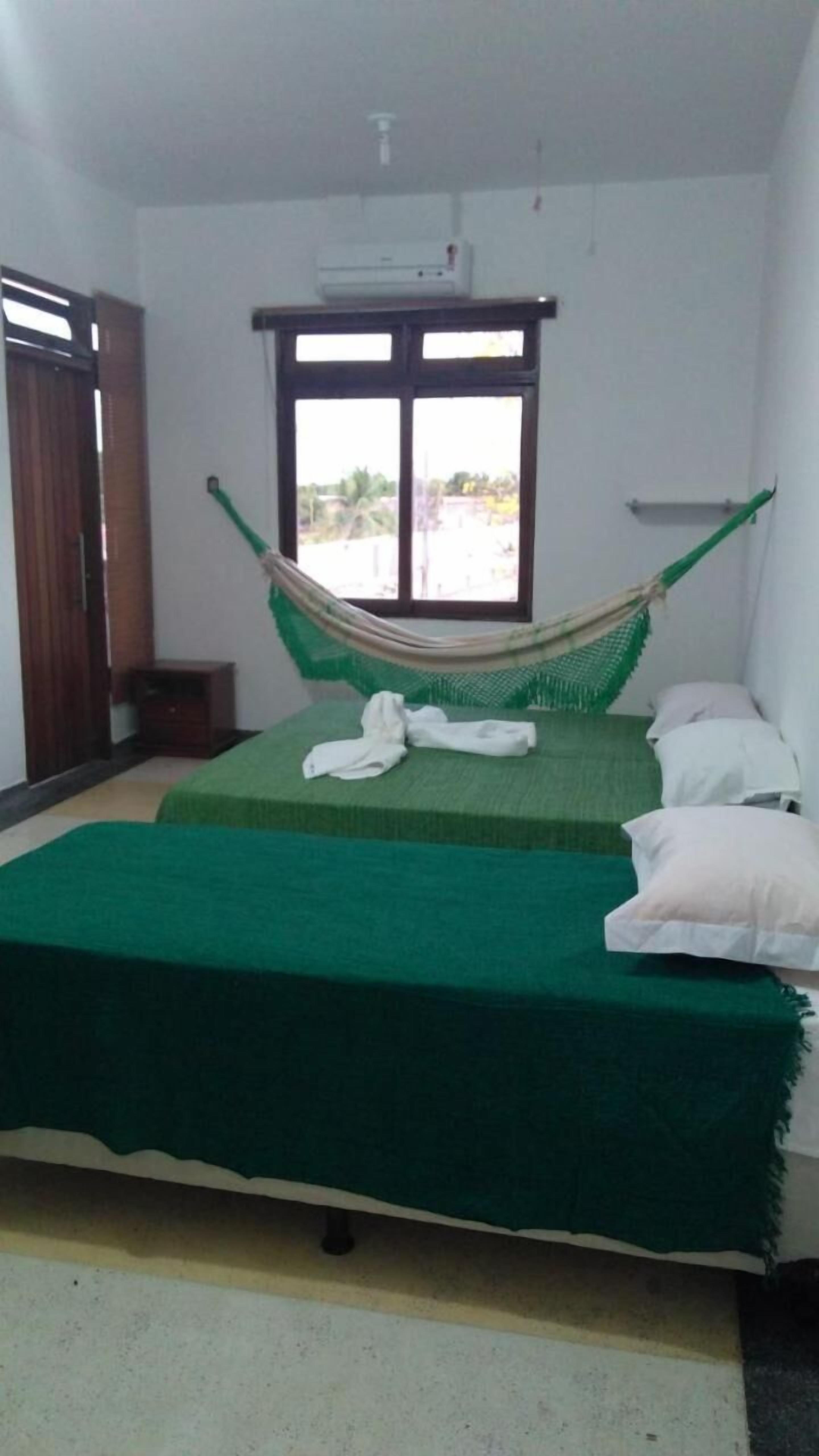 Frigobar, escrivaninha, Wi-Fi de cortesia, roupa de cama