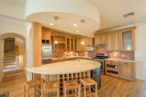 Casa, 5 camere da letto | Cucina privata | Frigorifero, microonde, forno, piano cottura