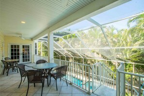Casa, 5 habitaciones | Balcón