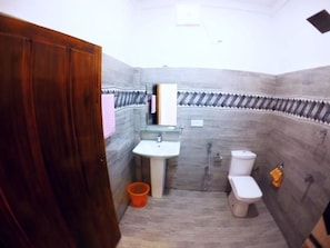 Bathroom - GUITAR BAY ARUGAMBAY (Arugam Bay)