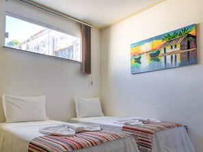 Habitació doble o amb dos llits individuals, 2 dormitoris | Escriptori, planxa i posts de planxar, wifi gratuïta i roba de llit 