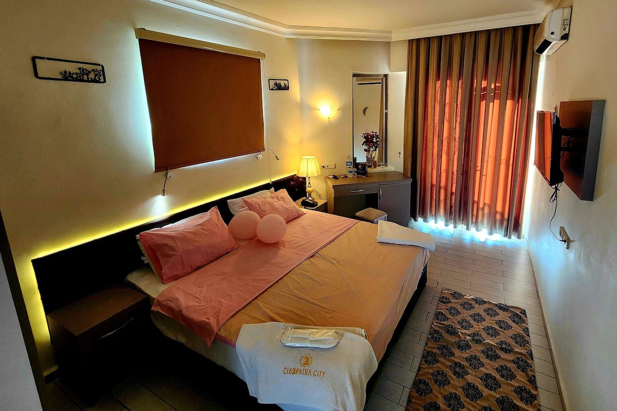 1 chambre, minibar, coffres-forts dans les chambres, bureau