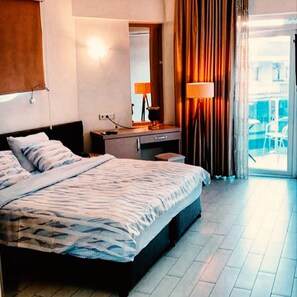 Minibar, in-room safe, desk, laptop workspace - Cleopatra City Hotel (Alanya)