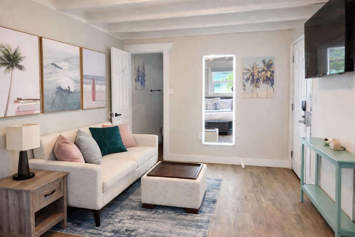 Single Room, 1 Bed | Escritorio, tabla de planchar con plancha, wifi gratis y ropa de cama