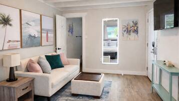 Bureau, fer et planche Ă repasser, Wi-Fi gratuit, draps fournis