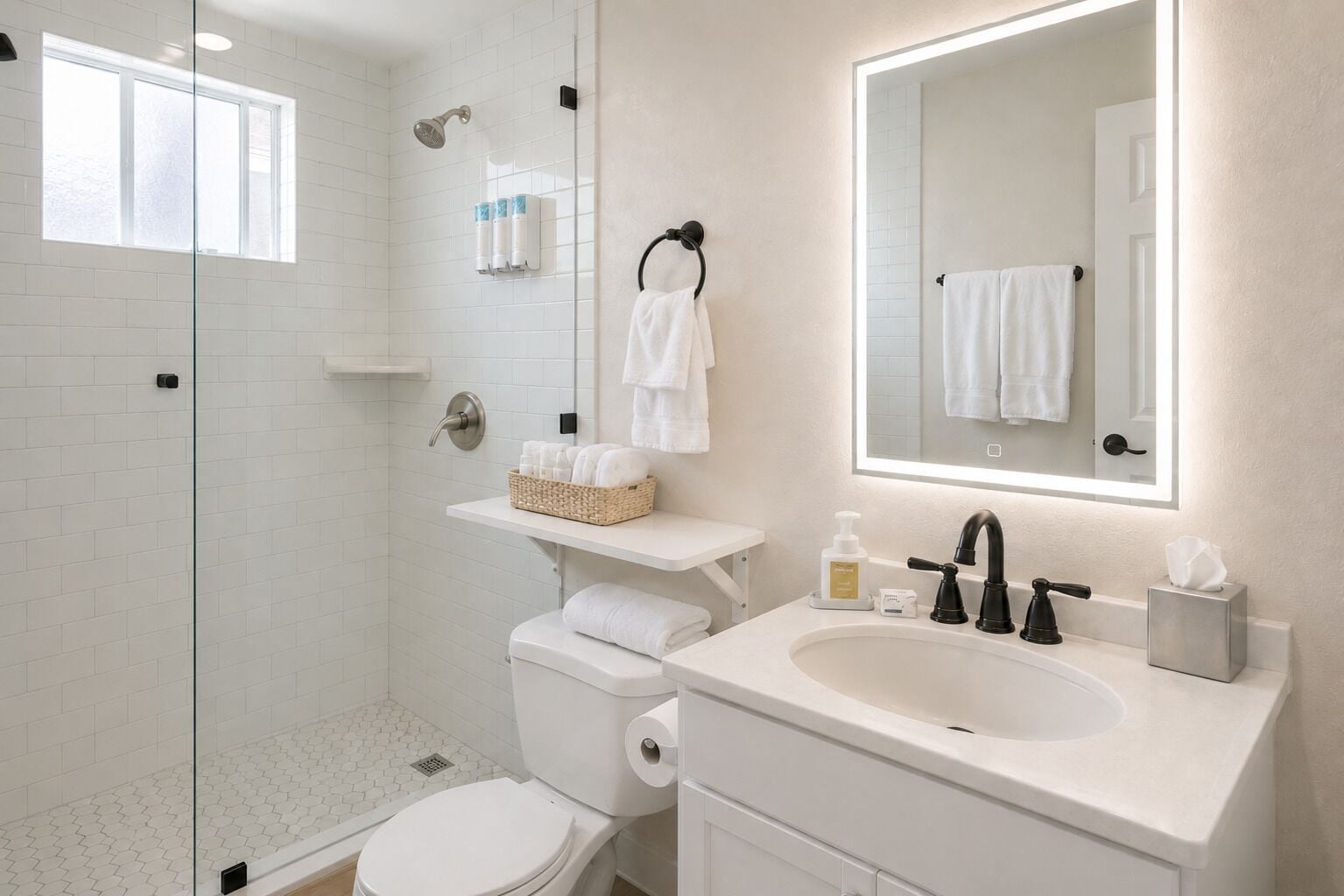 Family Suite, Multiple Beds, Kitchen | Bathroom