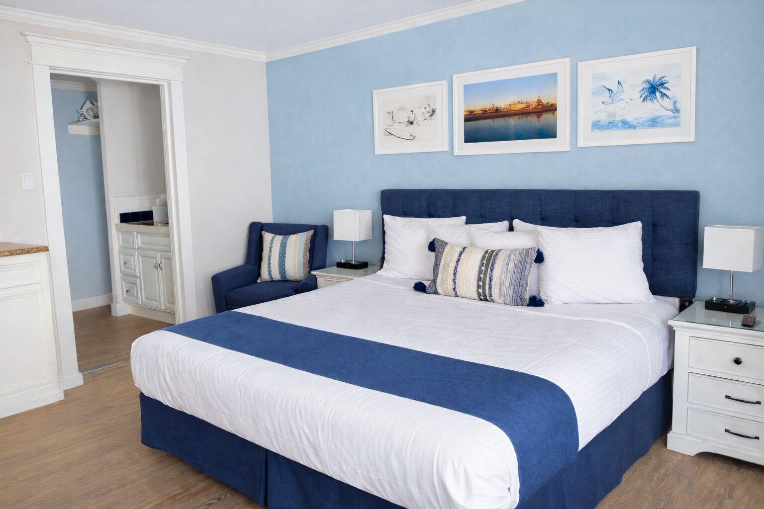 Standard Room, 1 King Bed | Desk, iron/ironing board, free WiFi, bed sheets