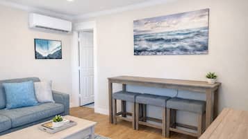 Bureau, fer et planche Ă repasser, Wi-Fi gratuit, draps fournis