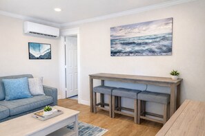 Bureau, fer et planche à repasser, Wi-Fi gratuit, draps fournis