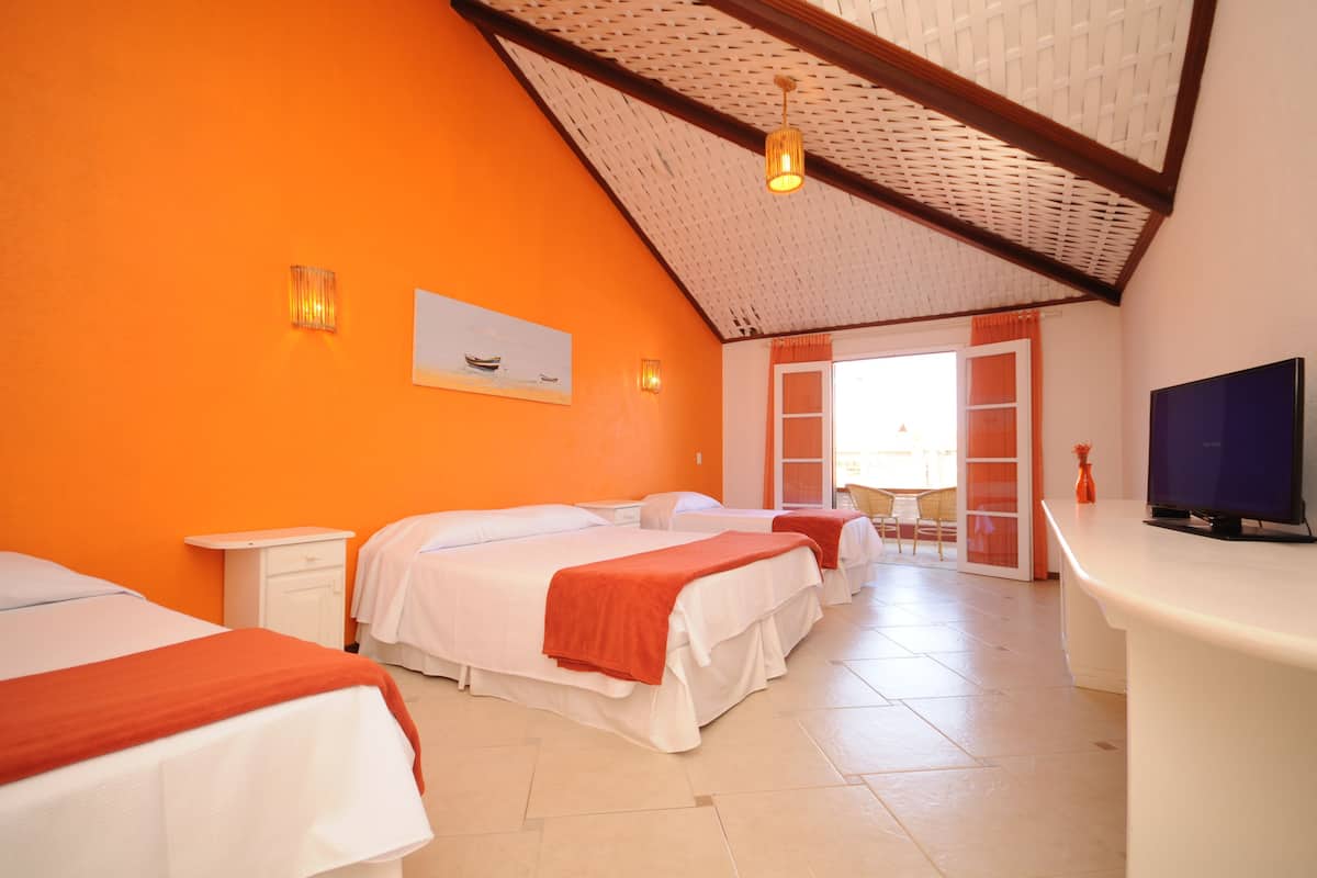 Superior Quadruple Room | Soundproofing, free WiFi, bed sheets