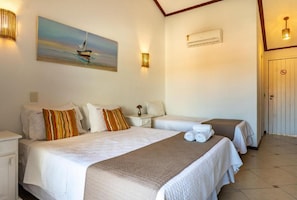 Soundproofing, free WiFi, bed sheets - Riviera Hotel (Buzios)