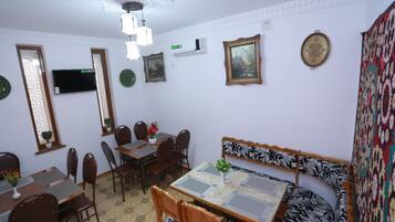 Free daily full breakfast