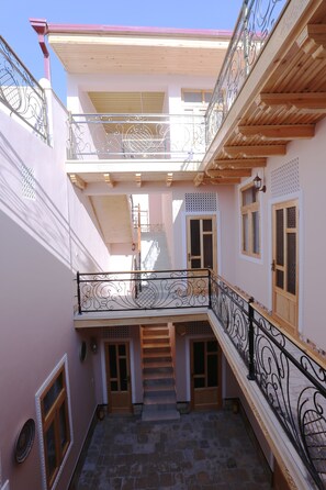 Interior entrance - Anis-Pari hotel (Bukhara)