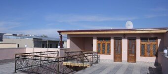 Anis-Pari hotel