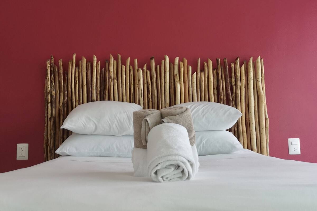 Laptop workspace, iron/ironing board, free WiFi, bed sheets