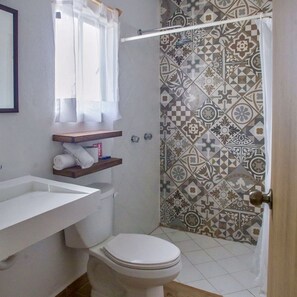 Shower, free toiletries, towels