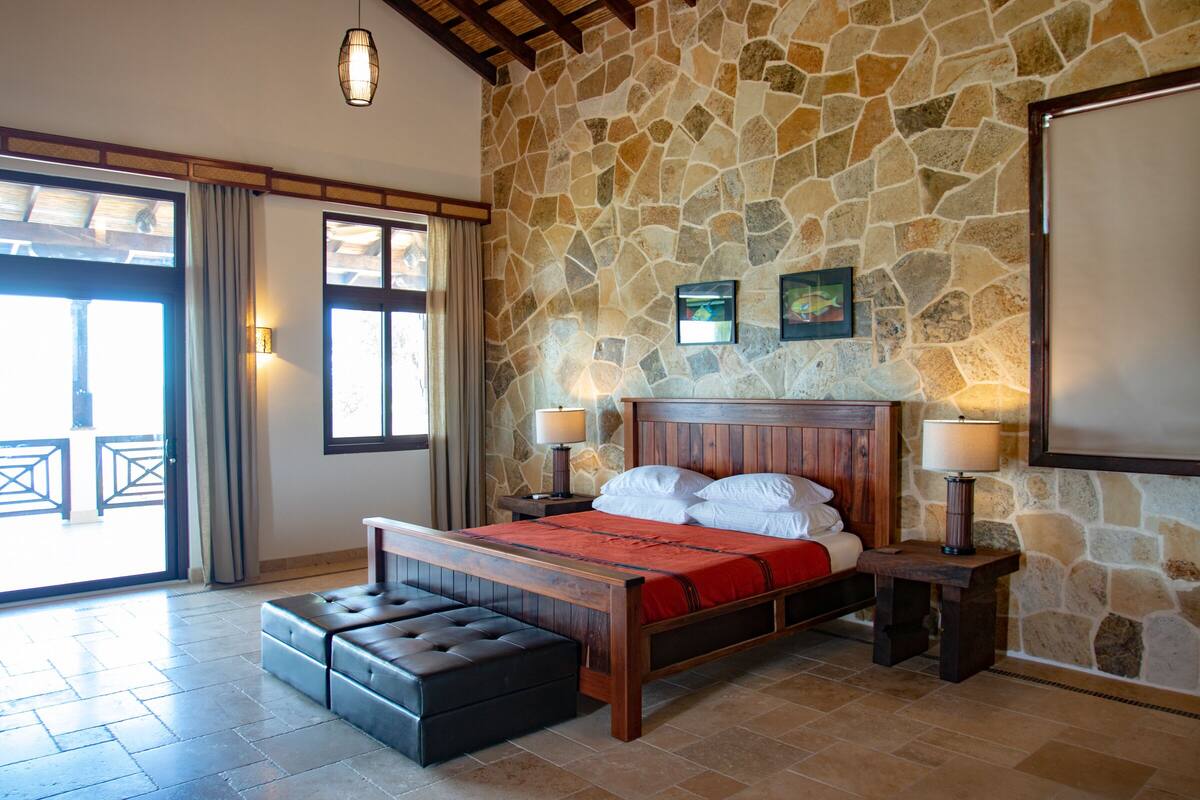 Studio Suite, Beach View (Iguana's Nest) | In-room safe, desk, laptop workspace, iron/ironing board