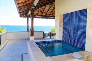 Studiosvit - utsikt mot stranden (Iguana's Nest) | Privat pool