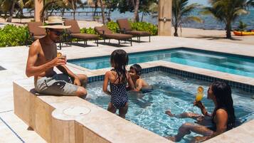 2 outdoor pools