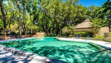 Kolam renang terbuka