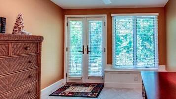 Villa | 2 bedrooms, desk, cots/infant beds, free WiFi