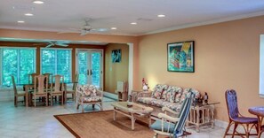 Villa | Living room | Flat-screen TV - 3214-fairway-oaks (Fernandina Beach)